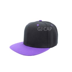 GORRA ACRILICO PLANA NEGRO / MORADO